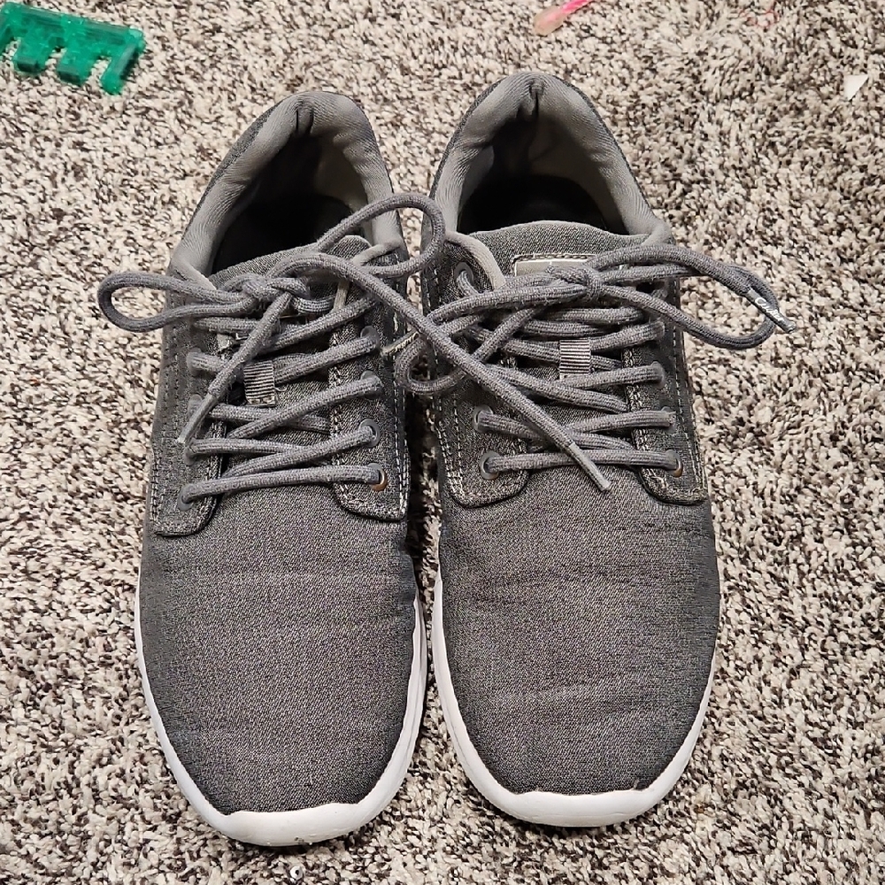 Men's Gray Casual Sneakers. Cuater. Size 9